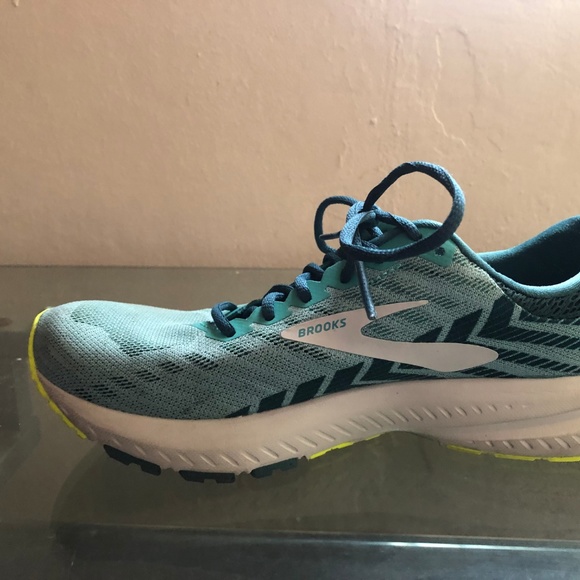 Brooks Women's Launch 6 - Picture 4 of 6